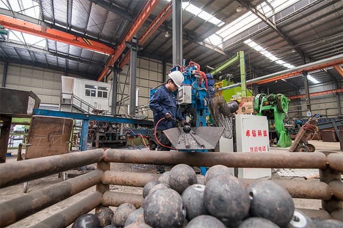 吐鲁番网架配件-螺栓球加工车间